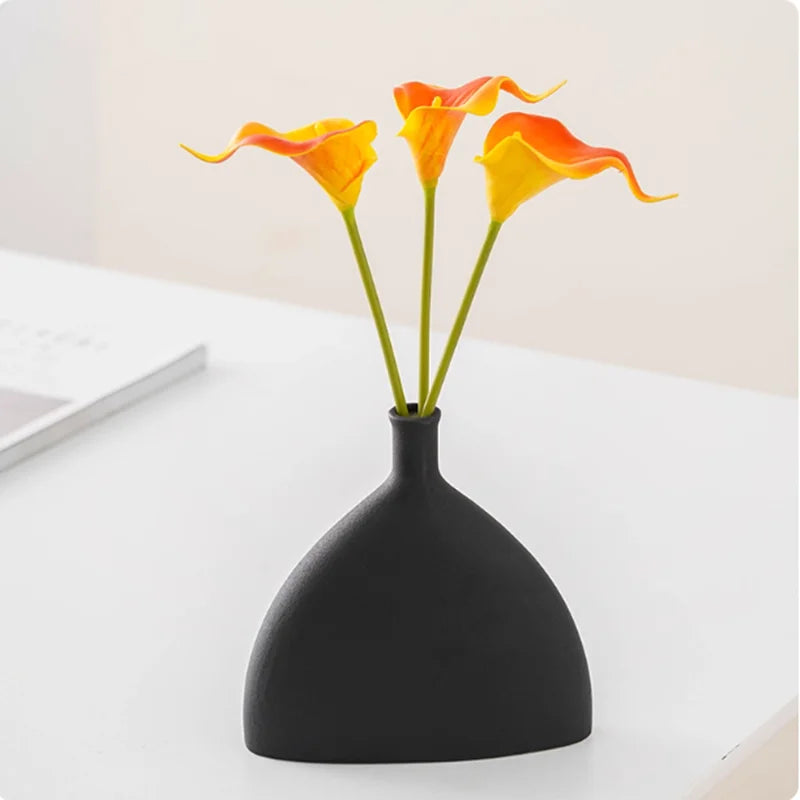 Nordic black and white art ceramic vase for dried flowers