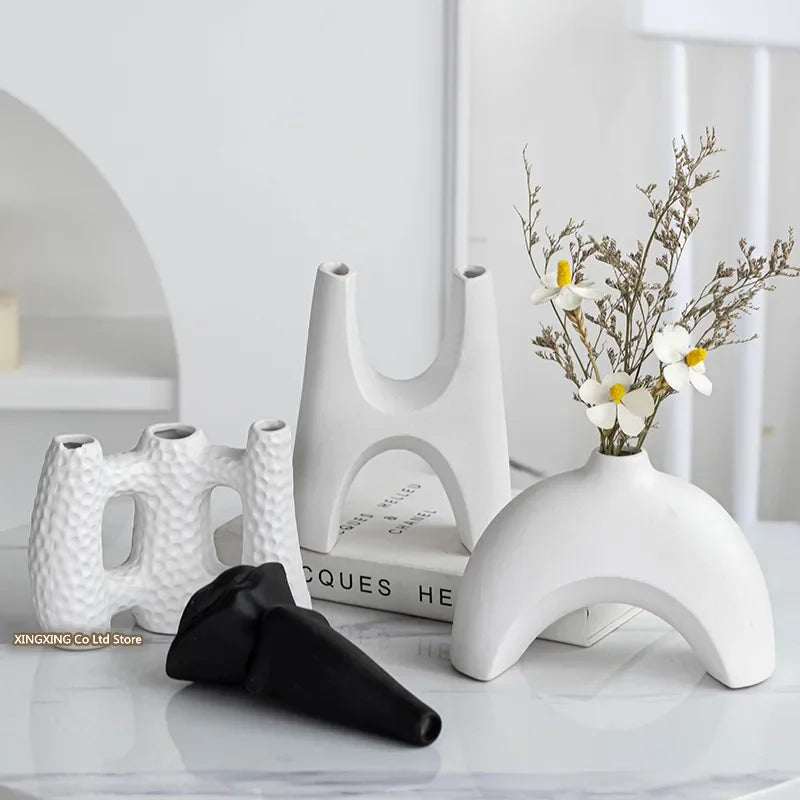 Nordic black and white art ceramic vase for dried flowers