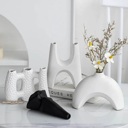 Nordic black and white art ceramic vase for dried flowers