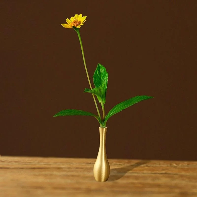 Mini copper flower vase classic design desk ornament figurine
