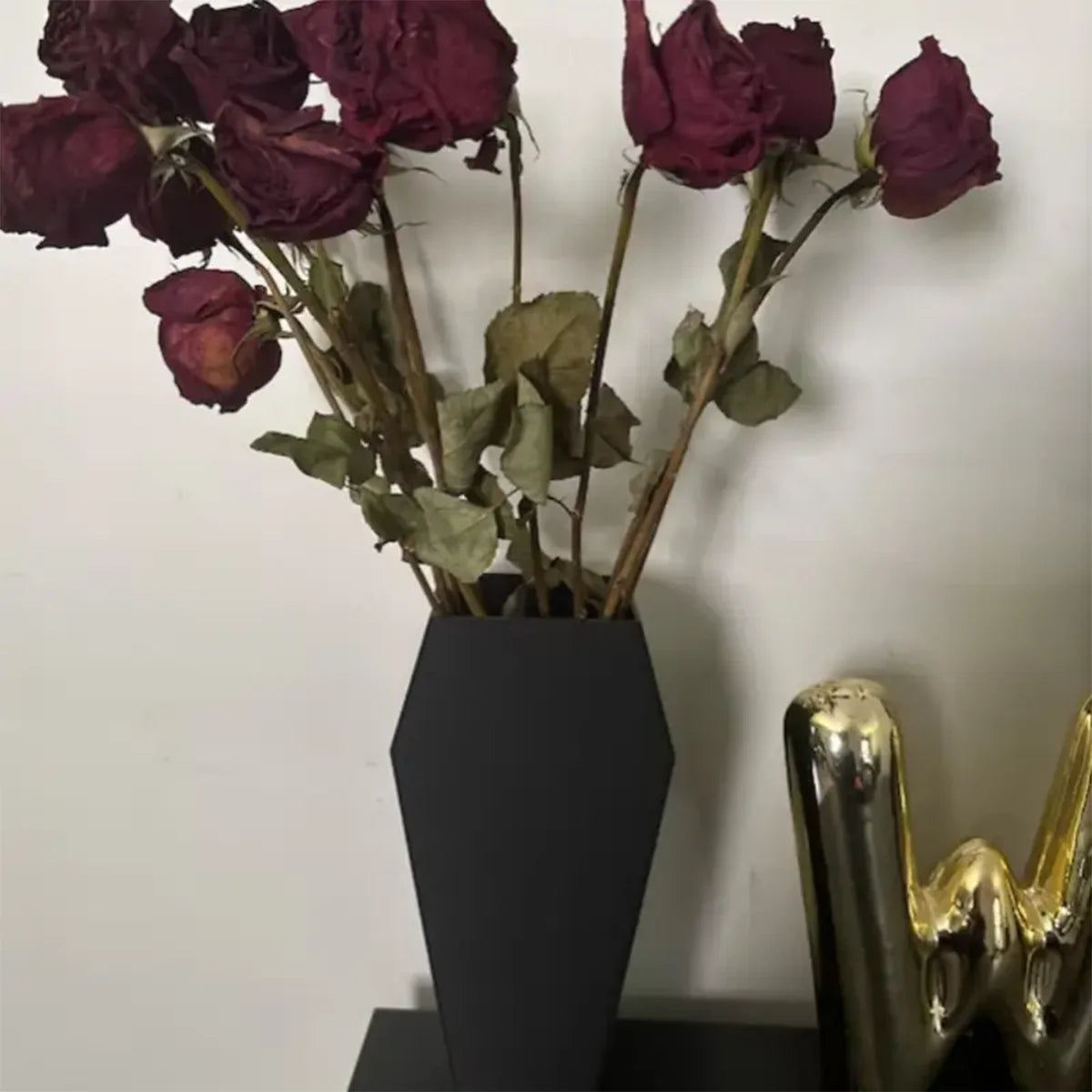 3D printed black coffin minimalist dried flower vase art décor