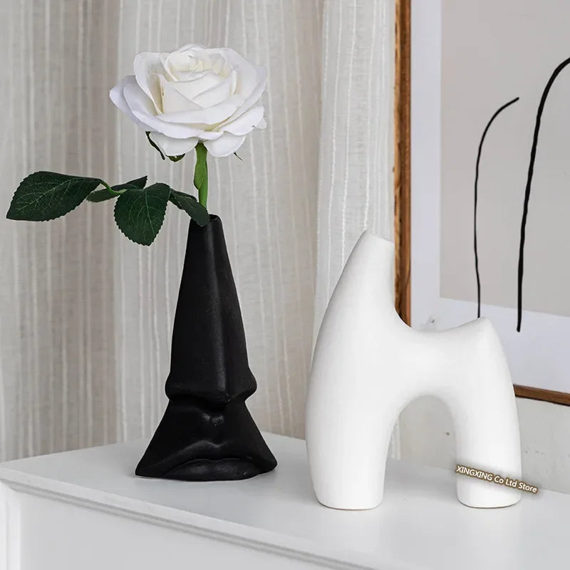 Nordic black and white art ceramic vase for dried flowers