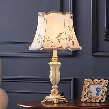 Country retro table lamp side profile showing classic lamp silhouette