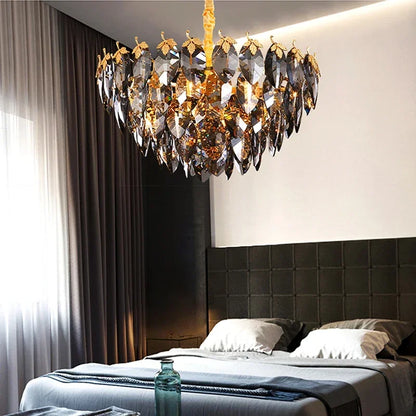 Crystal leaf chandelier spanning 31.5 in (80 cm) in polished silver