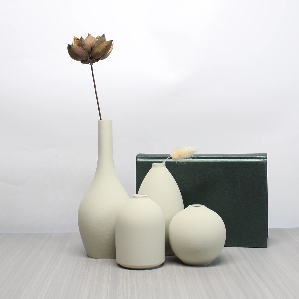 4-piece minimalist art vase set in white and black farmhouse décor