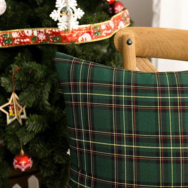 Christmas Plaid Throw Pillow Cover — detail